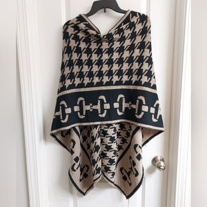 NWT Elegant Black and Cream Houndstooth Poncho